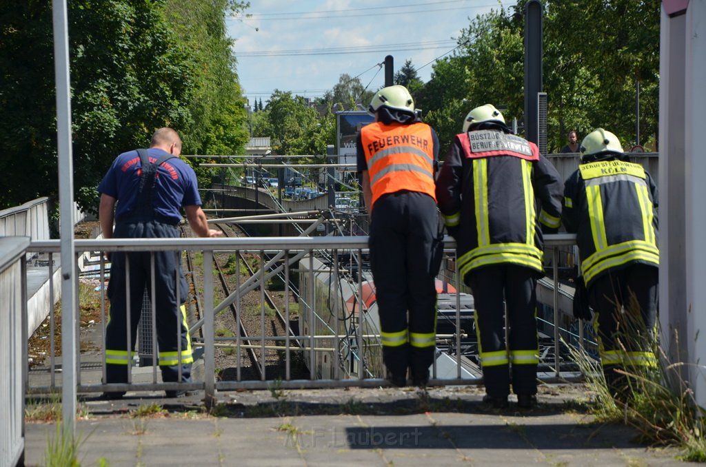 Unfall zwischen zwei KVB Bahnen Koeln Hoehenhaus Im Weidenbruch P078.JPG